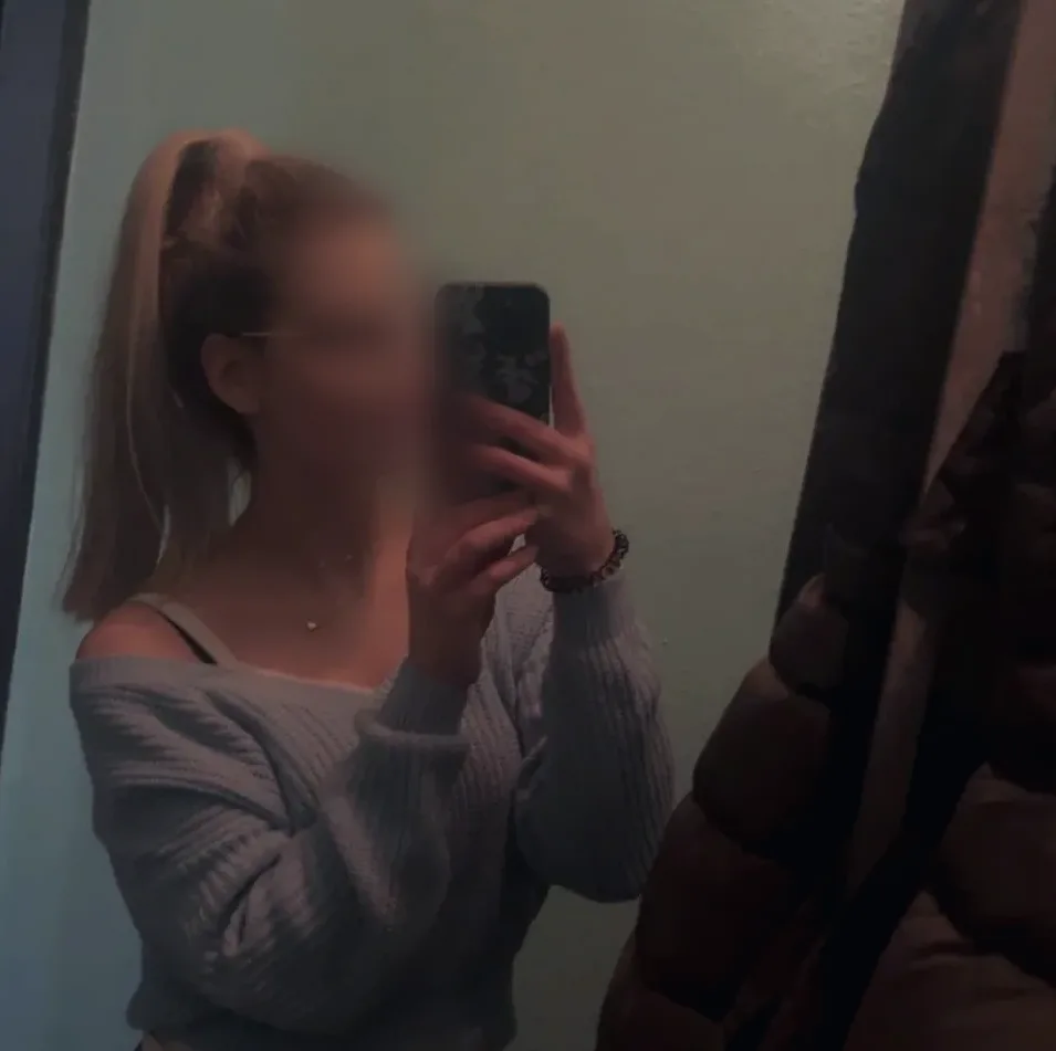 Julia, 26