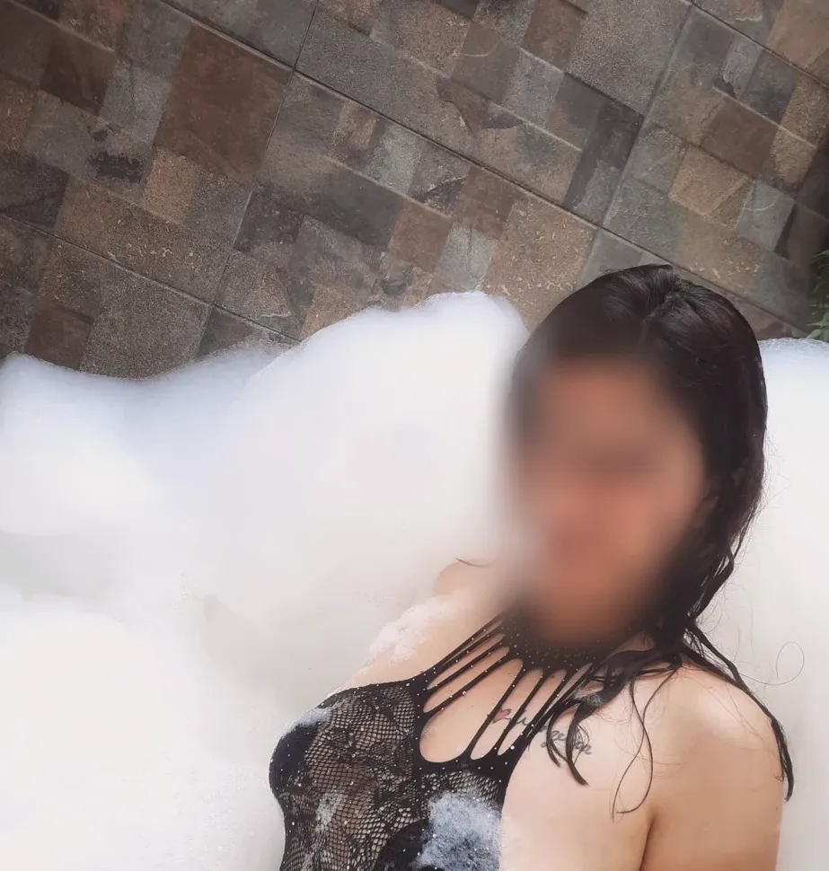 Naomi, 26
