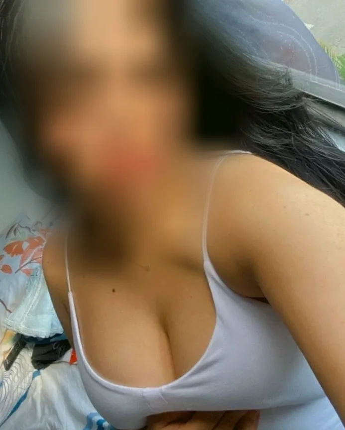 Yasmin, 22